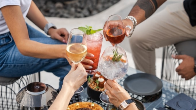 Tintje aan zomers drankje